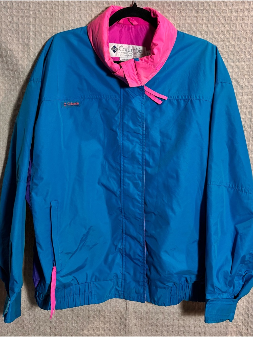 Vintage Columbia Women's Blue Jacket with Pink Trim - Ski & Snow Shell